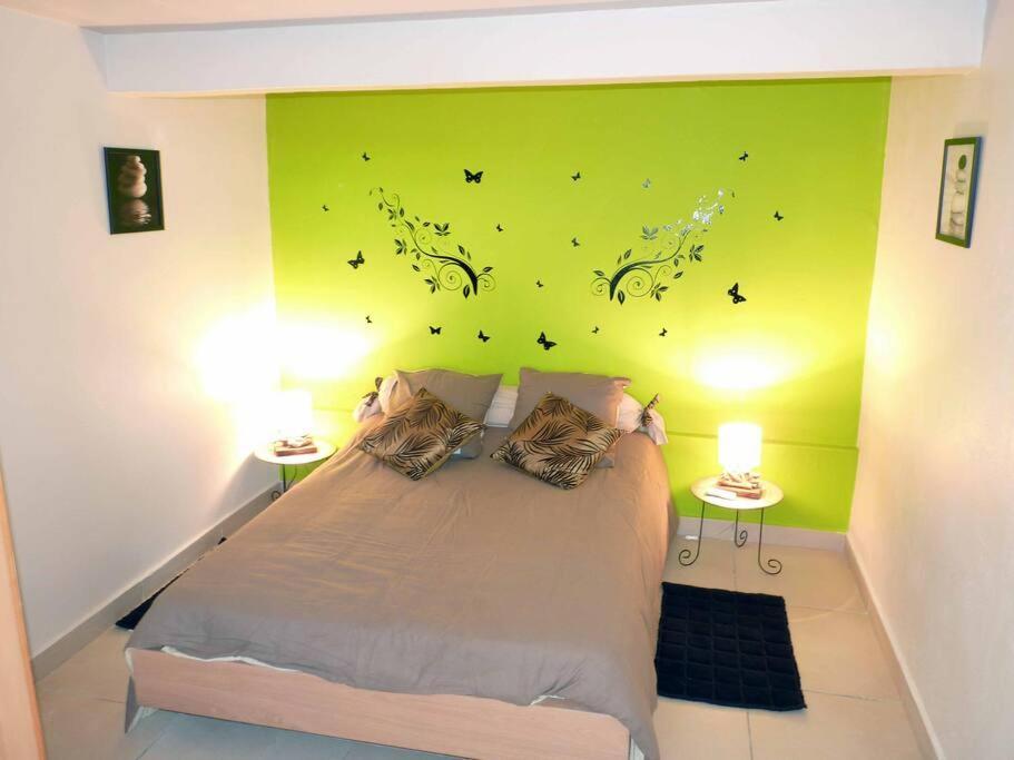 Logement Dans Un Lieu Calme Et Verdoyant A Proximite De Tout Avec Jacuzzi!!! Basse-Terre Ngoại thất bức ảnh