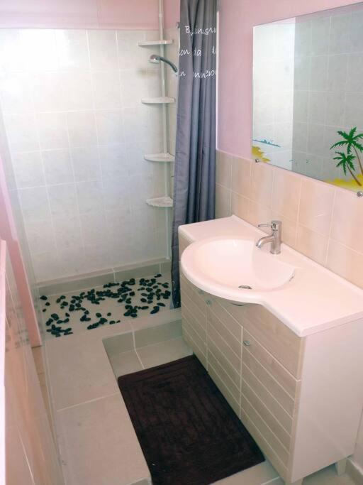 Logement Dans Un Lieu Calme Et Verdoyant A Proximite De Tout Avec Jacuzzi!!! Basse-Terre Ngoại thất bức ảnh