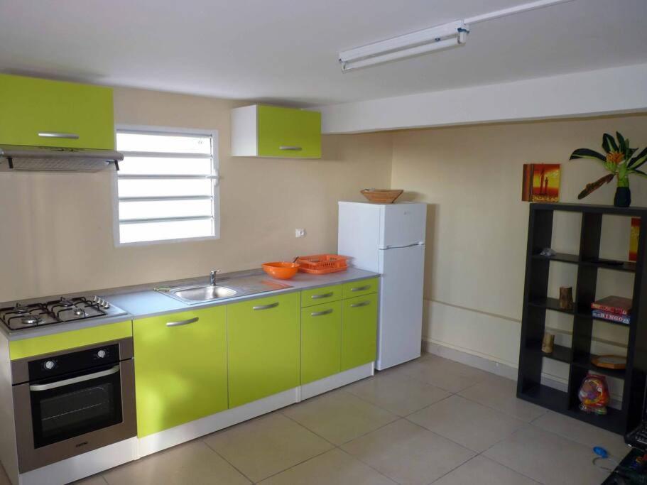 Logement Dans Un Lieu Calme Et Verdoyant A Proximite De Tout Avec Jacuzzi!!! Basse-Terre Ngoại thất bức ảnh
